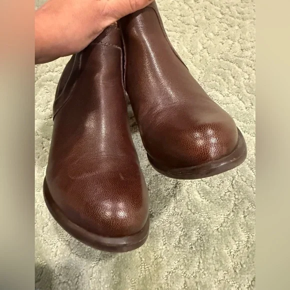 UGG Australia Cassis Brown Leather boots. Size 8